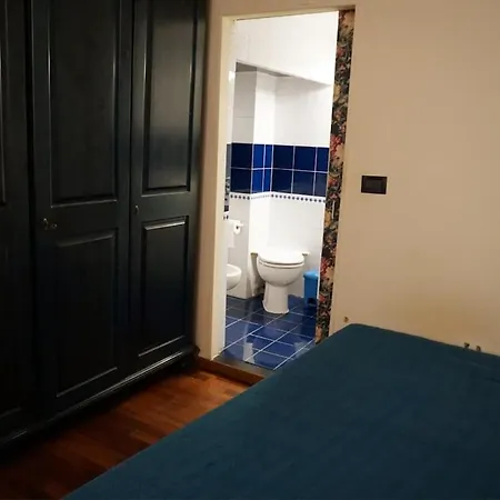 Charming Piazza Delle Erbe Gem Γένοβα