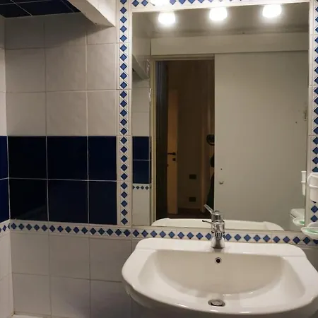 Charming Piazza Delle Erbe Gem * Γένοβα